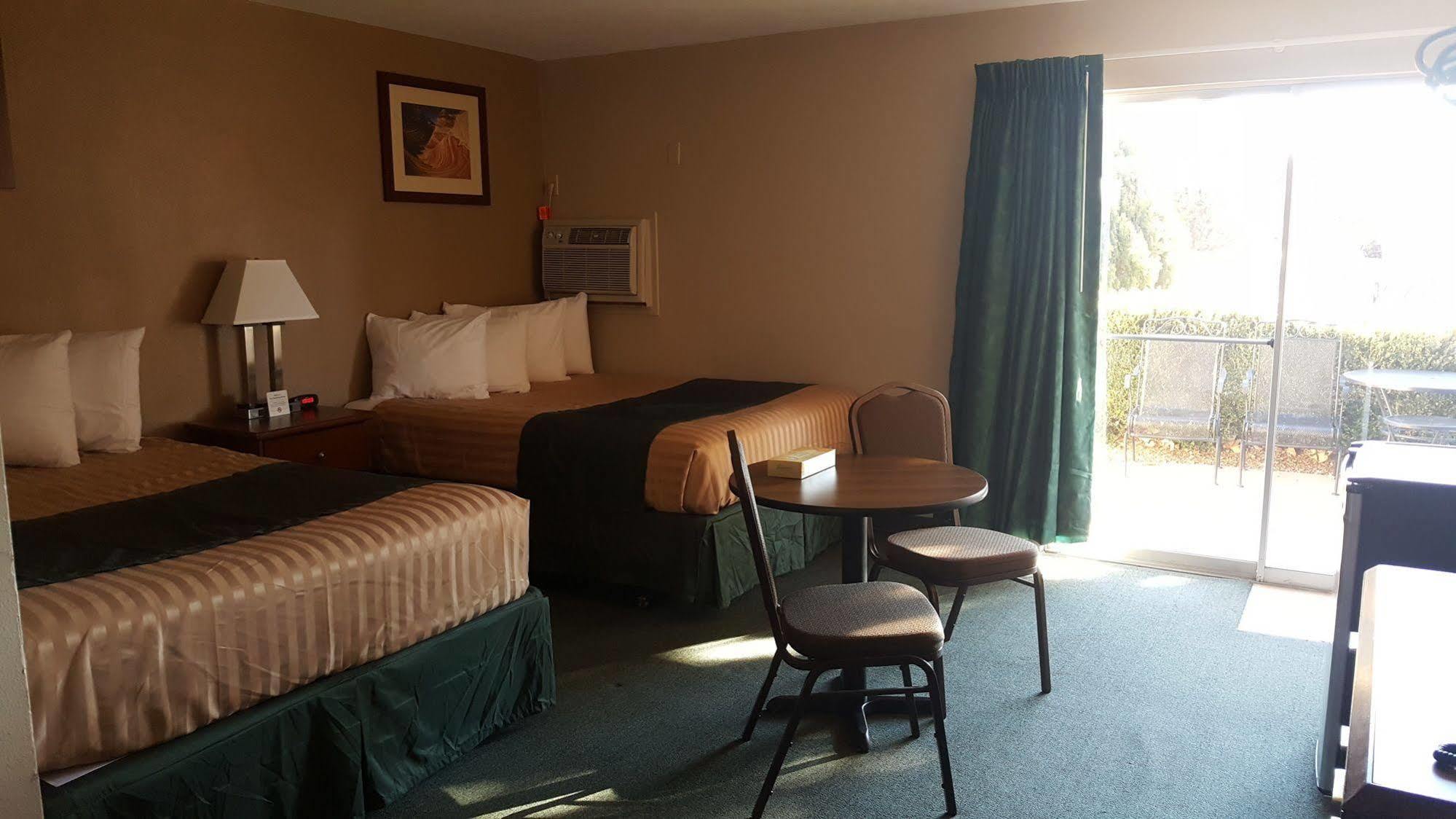 Lake Powell Canyon Inn Page Exteriör bild